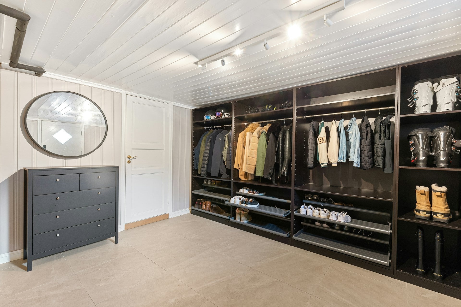 Spring Cleaning For Your Closet: What To Keep And Toss