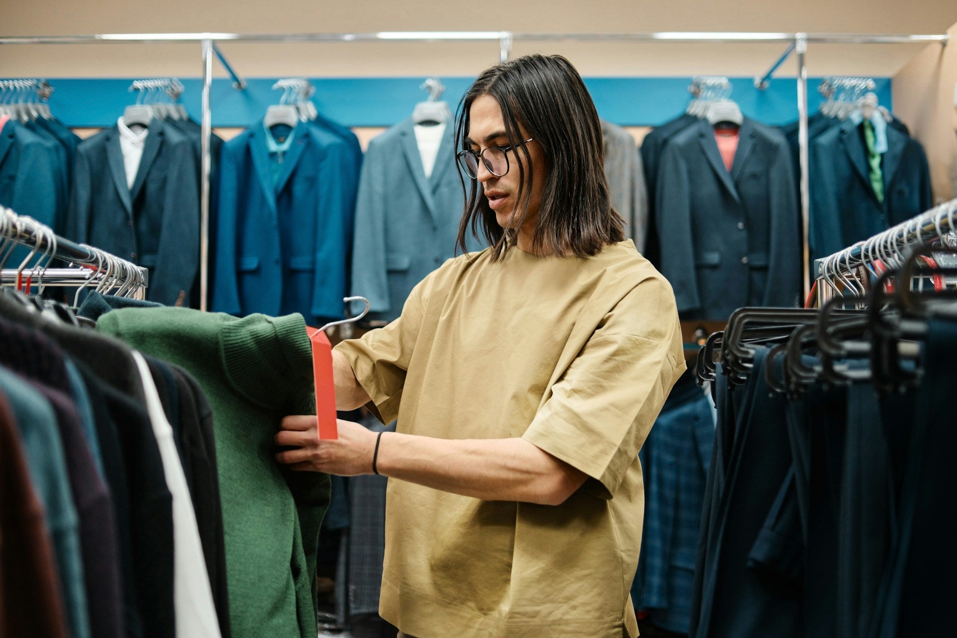 Spotting Knockoffs In Designer Clothing Stores