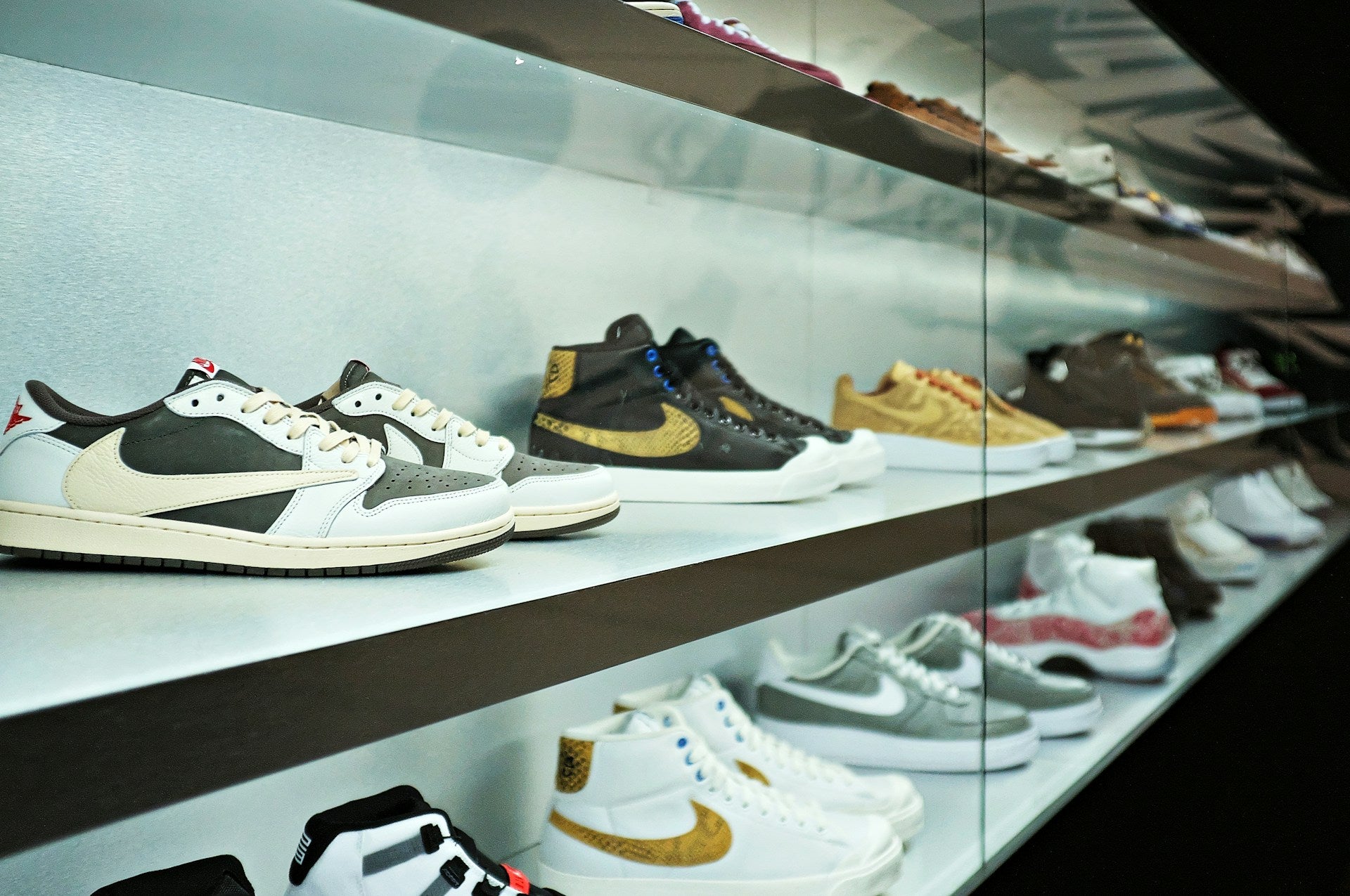 Sneaker Store in Orlando Featuring Late Fall Styles
