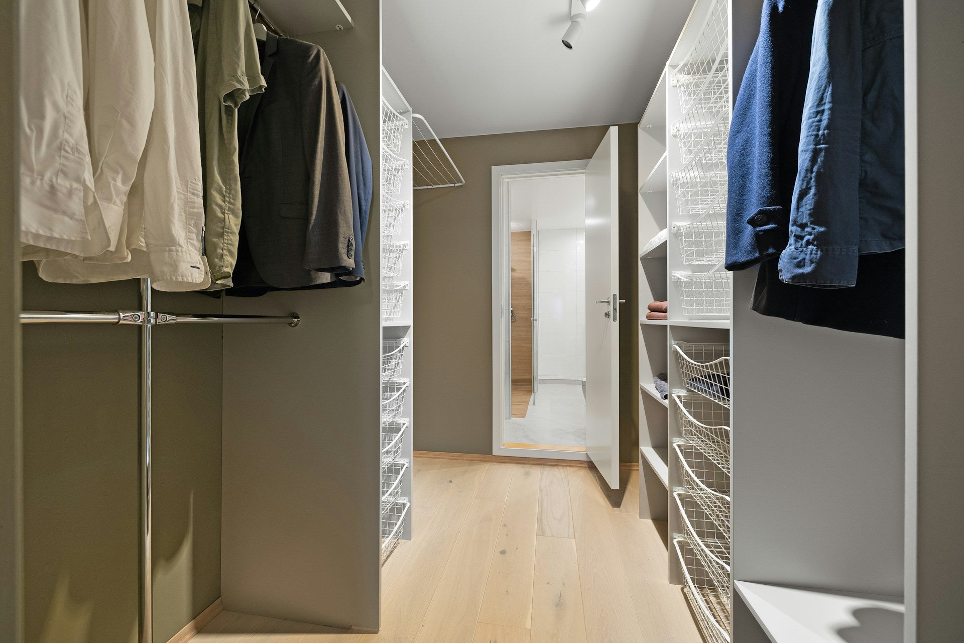 Moisture Control Problems In Your Walk-In Closet